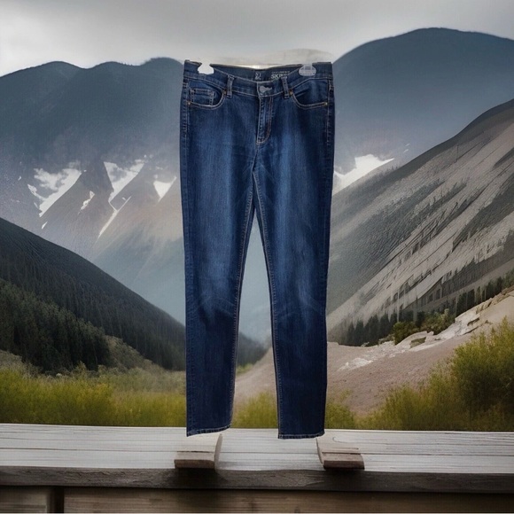 New York & Company Denim - New York & Company Sits At Lower Waist Skinny Jeans Size 4 Tall
